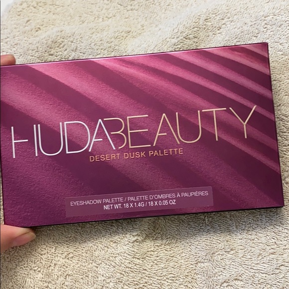 Huda Beauty Pallet - Picture 1 of 4